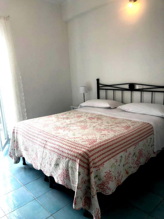 Bed and Breakfast Sea View Sirolo Di Amedeo Exterior foto