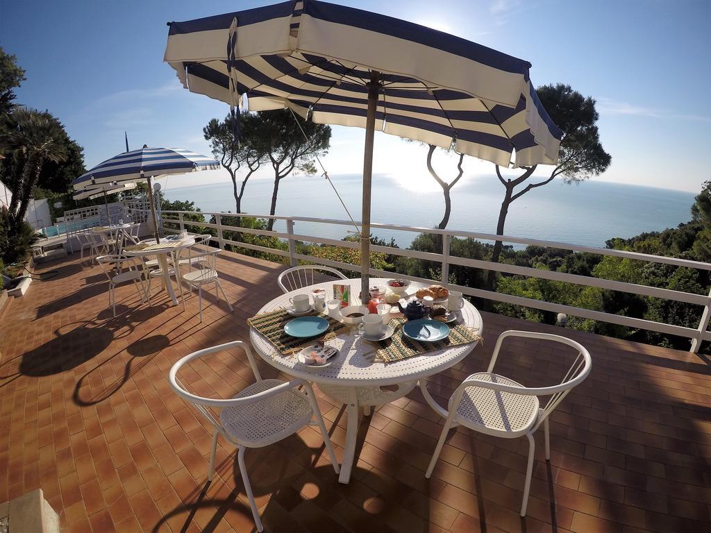 Bed and Breakfast Sea View Sirolo Di Amedeo Exterior foto